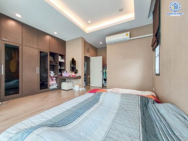 *****บ้านเดี่ยวมือสองย่านนนทบุรี ม.ลัดดาวิลล์4 บ้านกล้วย-ไทรน้อย บ้านสวยหลังใหญ่ เนื้อที่มากสุดถึง 53.4 ตร.ว. ฟังก์ชันครบ 4 ห้องนอน 3 ห้องน้ำ 2 ที่จอดรถ บนทำเลศักยภาพ ใกล้จุดขึ้นทางด่วน "กาญจนาภิเษก" เพียง 15 นาทีก็ถึงรถไฟฟ้าสายสีม่วง "สถานีคลองบางไผ่" ในราคาสุดคุ้ม!